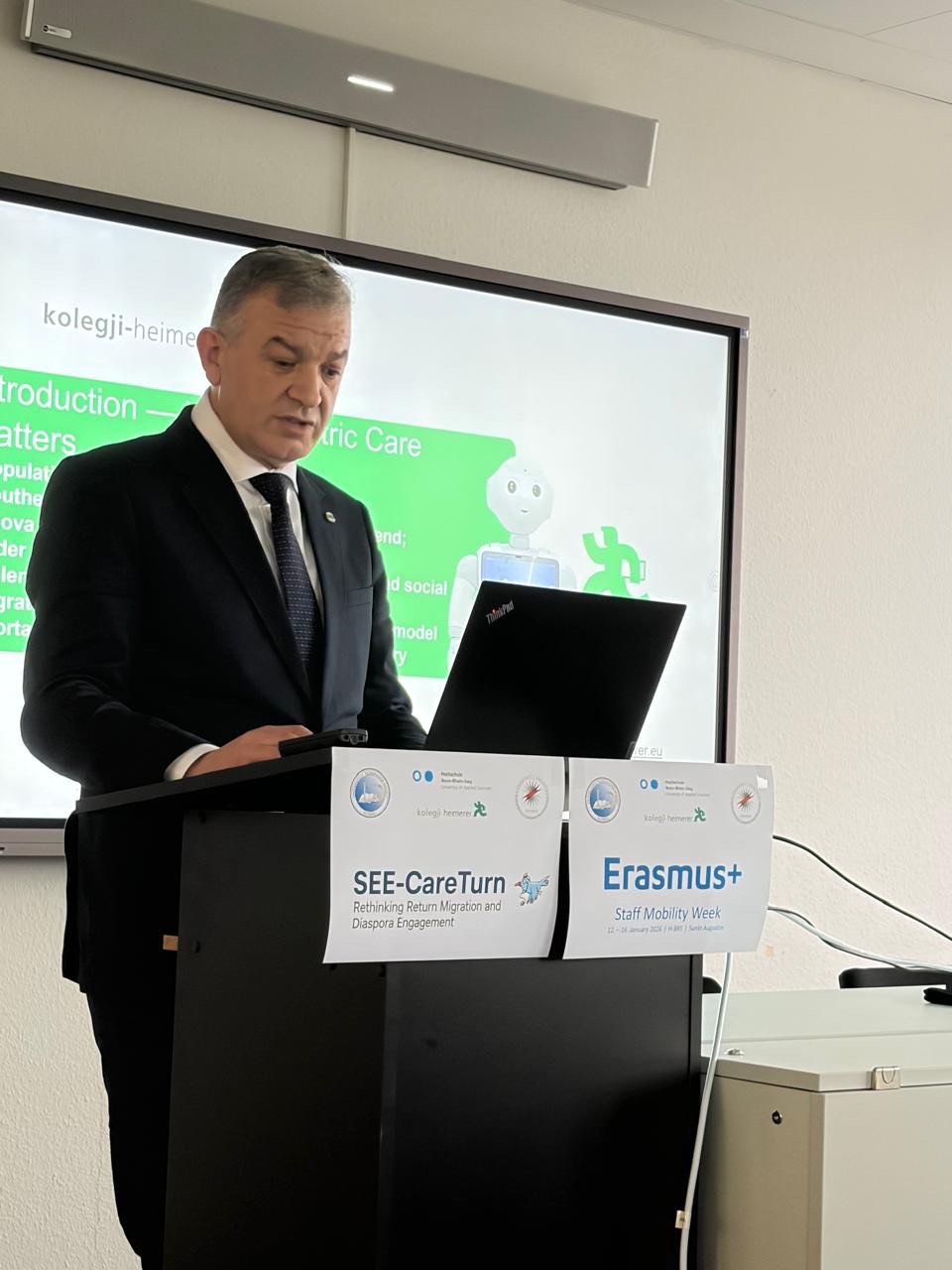 87460912-fe5f-48a7-a8f4-9d8ec6e79280